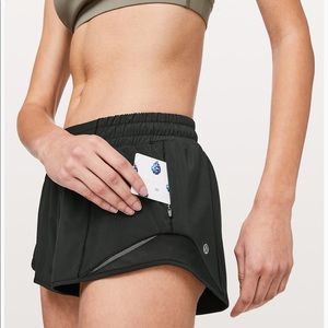 Lululemon Hotty Hot 2 Shorts - 2.5 Black Color